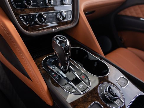 Used 2023 Bentley Bentayga image 32