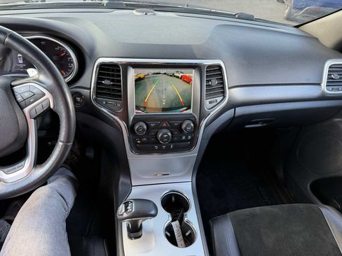 Used 2015 Jeep Grand Cherokee Altitude AWD/4WD image 9