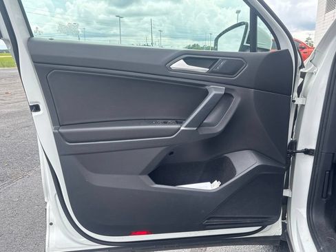 Used 2020 Volkswagen Tiguan SE FWD image 6