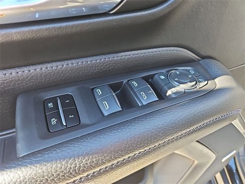 Used 2024 GMC Yukon XL Denali image 23