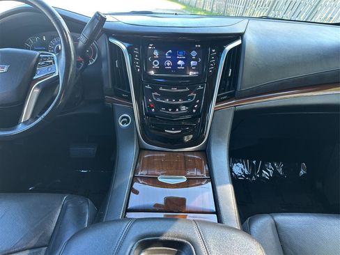 Used 2019 Cadillac Escalade Luxury w/ Escalade Sport Edition AWD/4WD image 14