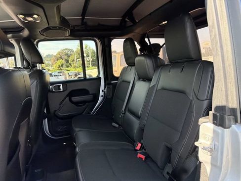 Used 2023 Jeep Wrangler Unlimited Sport AWD/4WD image 10