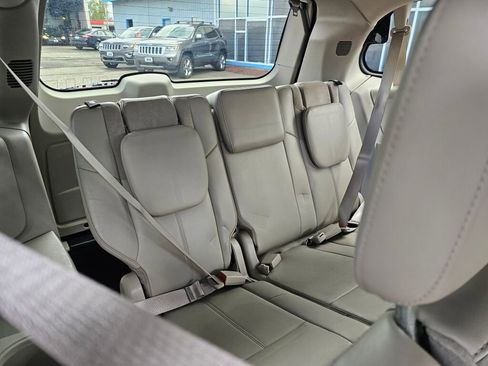 Used 2011 Chrysler Town & Country Limited FWD image 16
