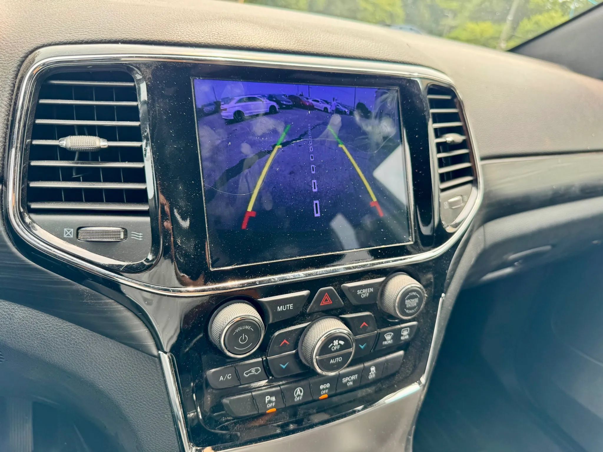 Used 2019 Jeep Grand Cherokee Altitude RWD image 17