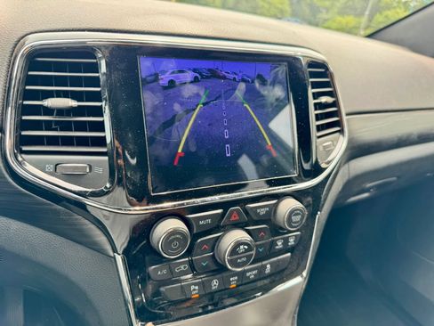 Used 2019 Jeep Grand Cherokee Altitude RWD image 17