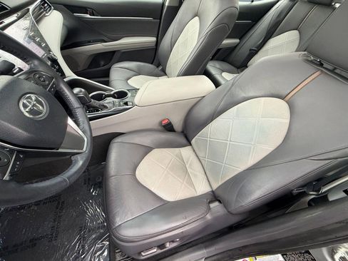 Used 2018 Toyota Camry XLE w/ Audio Package FWD image 5