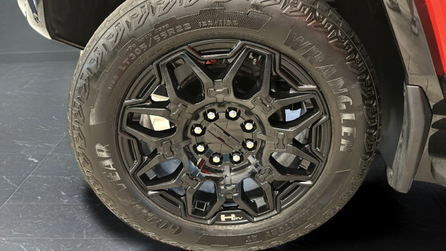 Used 2025 GMC Hummer EV 2X AWD/4WD image 37