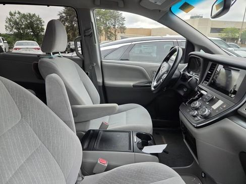 Used 2016 Toyota Sienna LE FWD image 8
