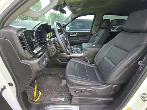 Used 2024 Chevrolet Silverado 1500 LTZ AWD/4WD image 5