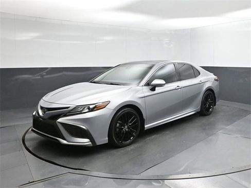 Used 2021 Toyota Camry XSE image 1