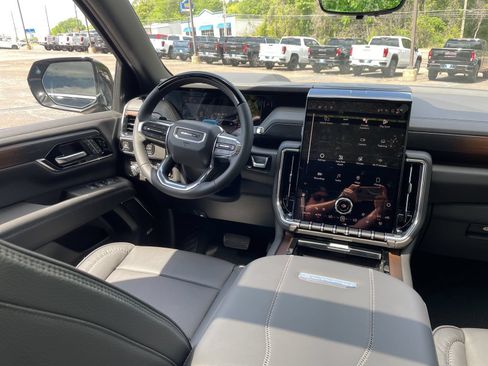 New 2026 GMC Yukon Denali w/ Denali Reserve Package AWD/4WD image 32