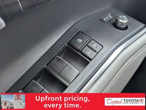 Used 2023 Toyota Highlander Platinum image 16