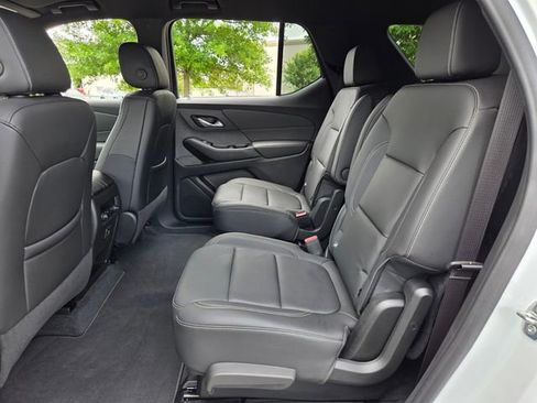 Used 2023 Chevrolet Traverse LT FWD image 11