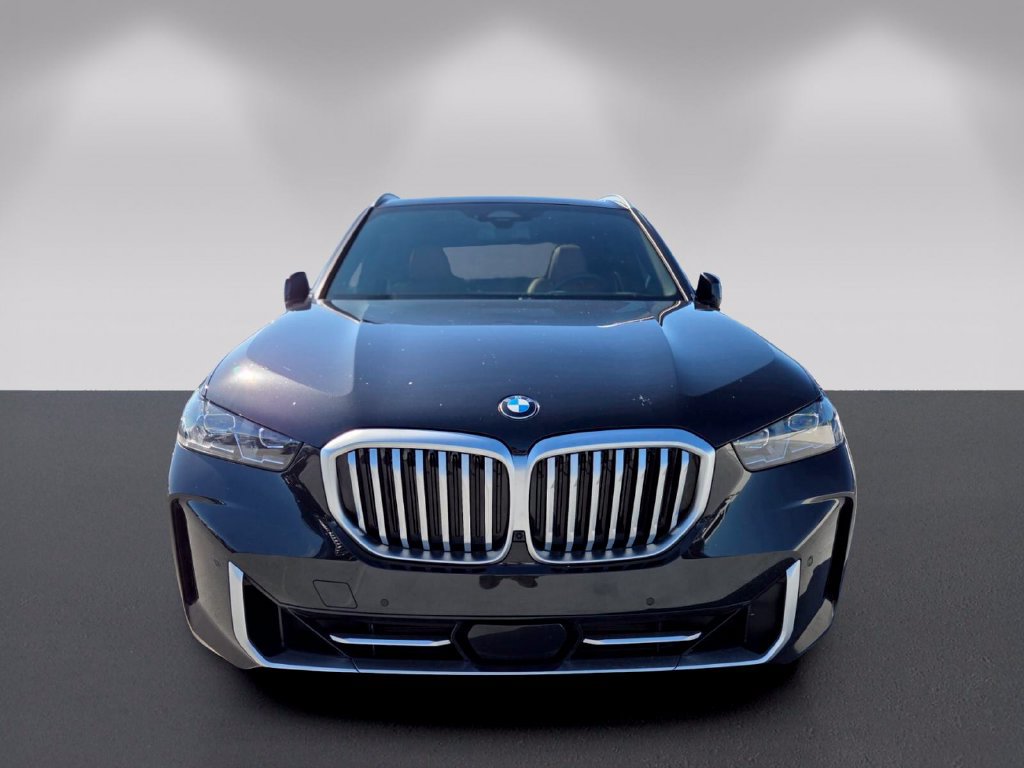 Certified 2025 BMW X5 sDrive40i w/ Parking Assistance Package RWD image 2