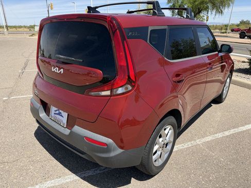 Used 2022 Kia Soul LX w/ Technology Package FWD image 7