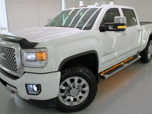 Used 2016 GMC Sierra 2500 Denali w/ Duramax Plus Package AWD/4WD image 30