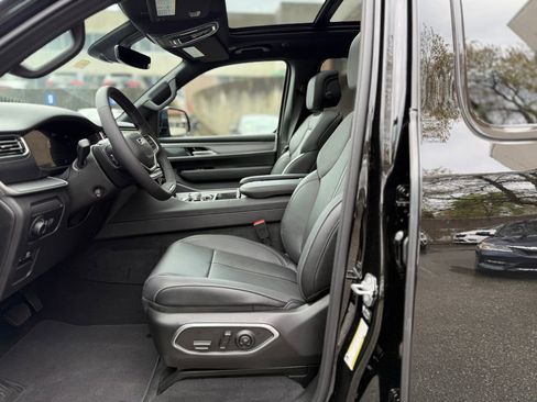 New 2026 Jeep Grand Wagoneer Limited AWD/4WD image 19