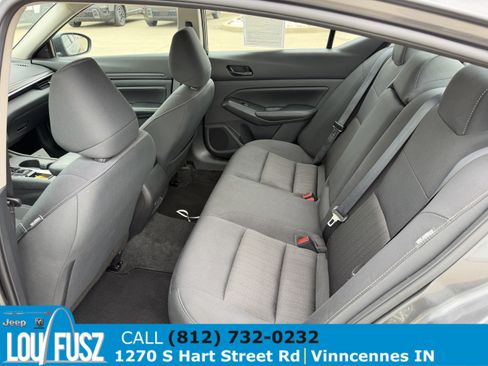Used 2025 Nissan Altima 2.5 SV FWD image 11