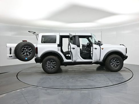 New 2025 Ford Bronco Badlands image 4