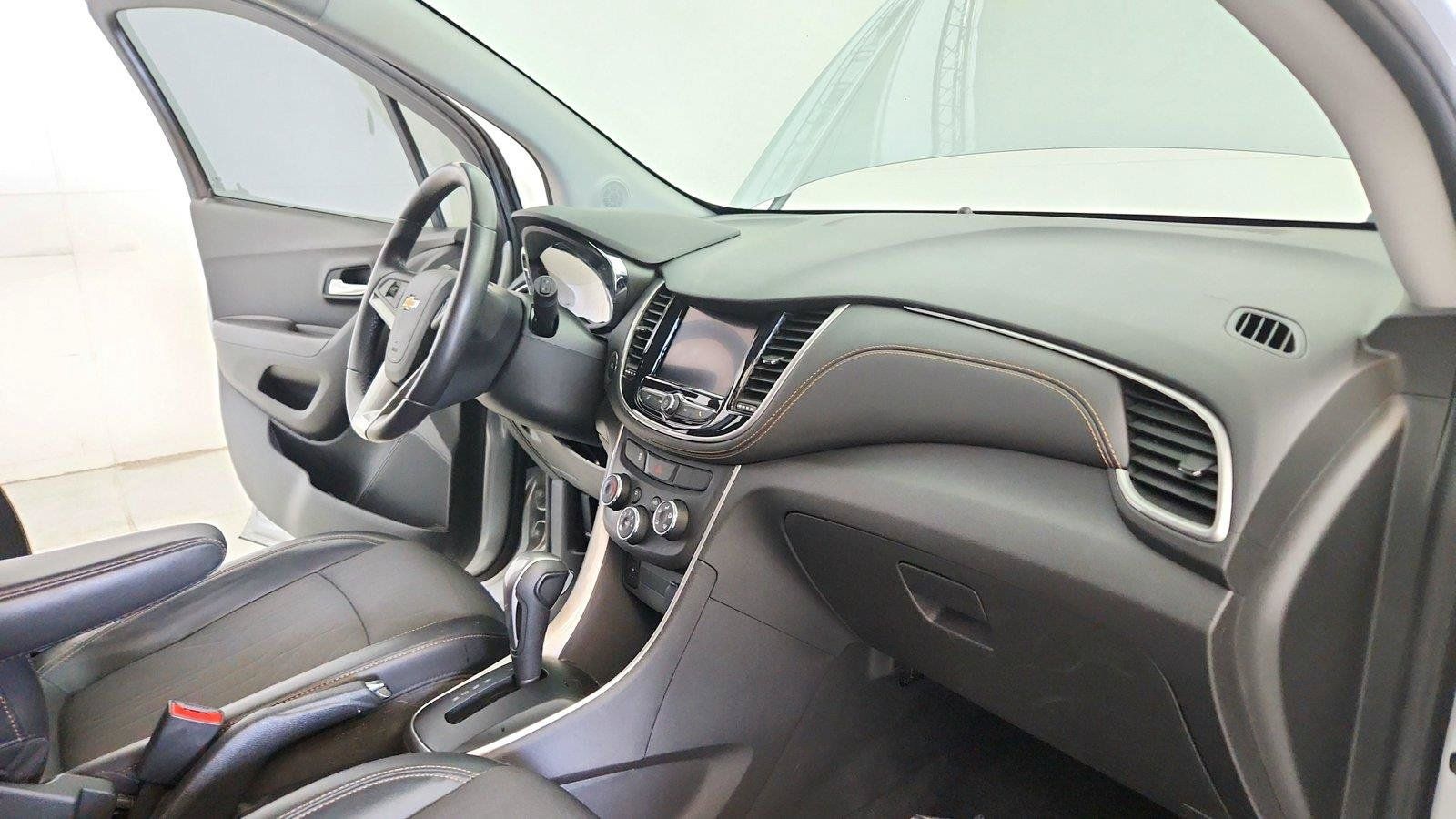 Used 2020 Chevrolet Trax LT w/ LT Convenience Package FWD image 26