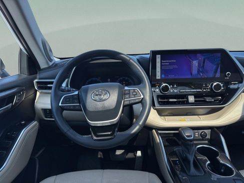 Used 2023 Toyota Highlander Platinum image 14