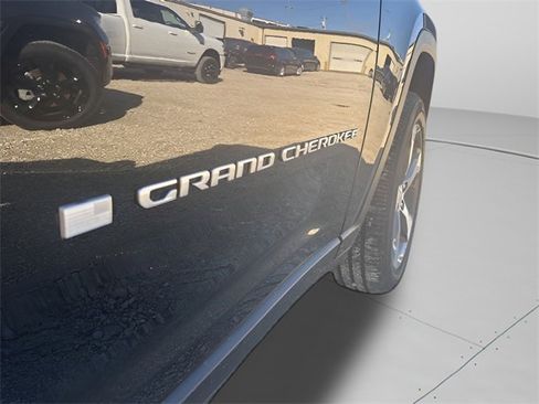 New 2025 Jeep Grand Cherokee Limited image 30