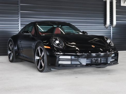 Used 2025 Porsche 911 Carrera RWD image 7