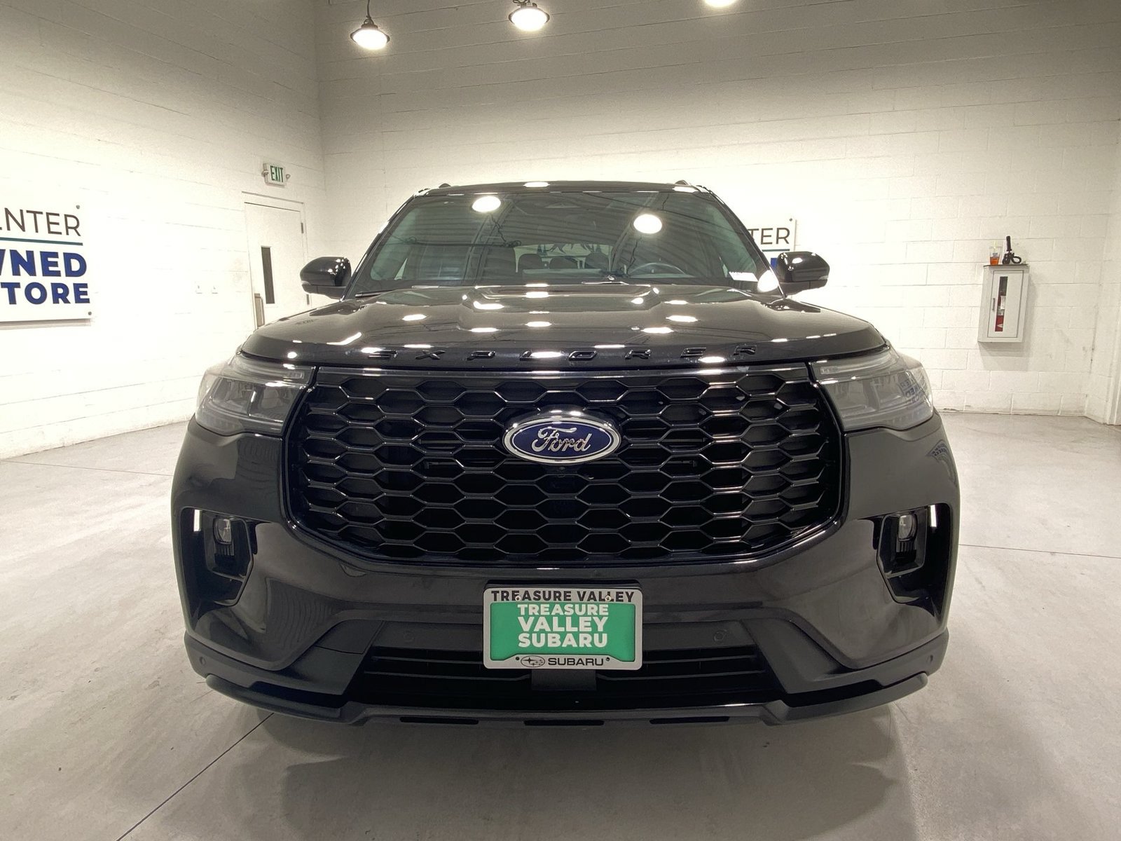Used 2025 Ford Explorer ST-Line w/ ST-Line Street Pack AWD/4WD image 3