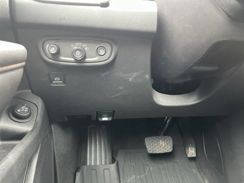 Used 2022 GMC Terrain AT4 w/ Infotainment Package II AWD/4WD image 18