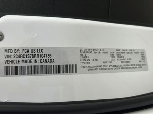 Used 2024 Chrysler Pacifica Limited FWD image 29