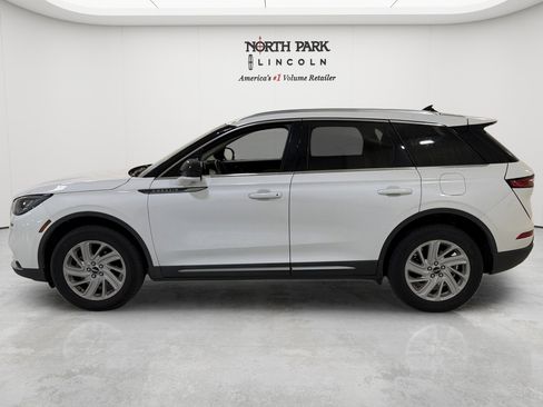 Used 2022 Lincoln Corsair FWD image 2