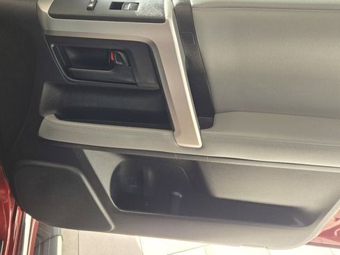 Used 2011 Toyota 4Runner SR5 w/ Convenience Pkg image 3