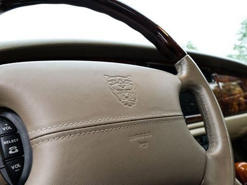 Used 2006 Jaguar XK8 Convertible RWD image 25