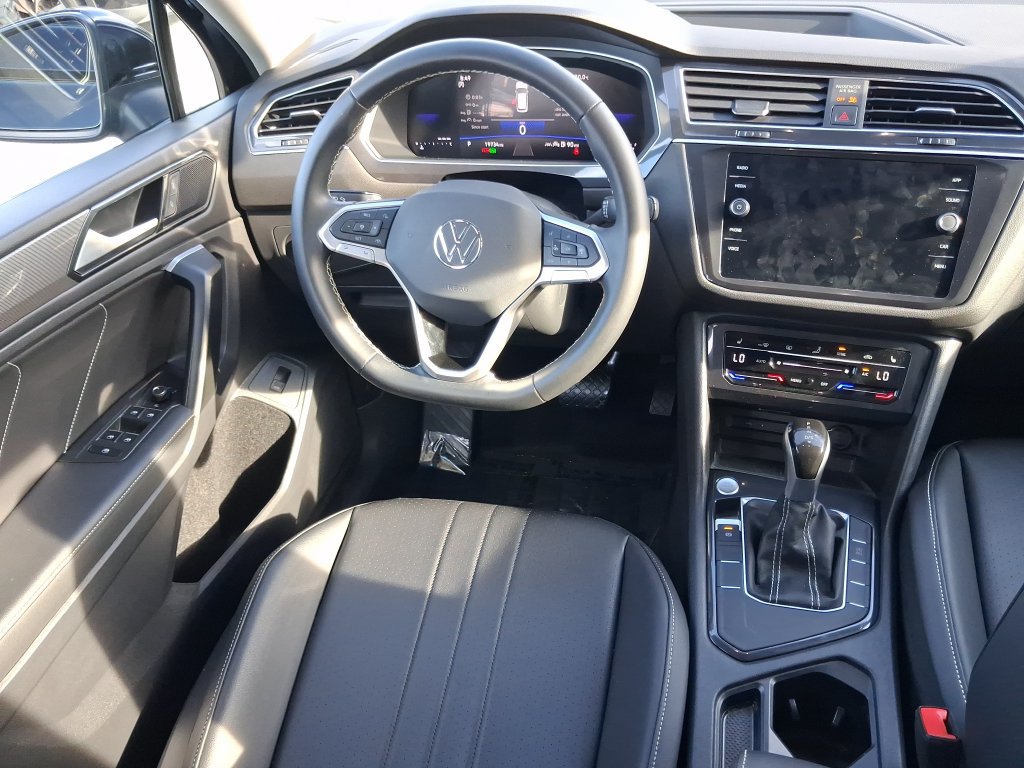 Used 2024 Volkswagen Tiguan SE FWD image 19