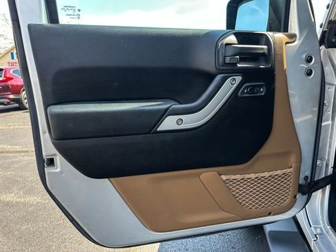 Used 2012 Jeep Wrangler Unlimited Sahara w/ Connectivity Group image 14