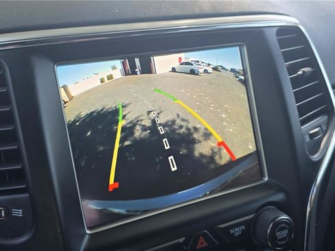 Used 2018 Jeep Grand Cherokee Altitude AWD/4WD image 21
