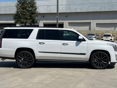 Used 2016 Cadillac Escalade ESV Platinum AWD/4WD image 9