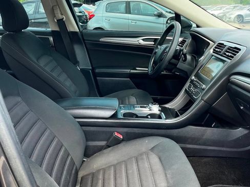 Used 2018 Ford Fusion SE w/ Fusion SE Technology Package FWD image 15
