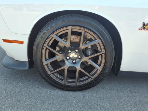 Used 2016 Dodge Challenger R/T Scat Pack w/ Leather Interior Group RWD image 9