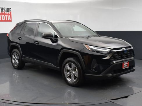Used 2023 Toyota RAV4 LE AWD/4WD image 6