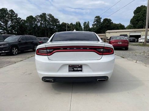 Used 2017 Dodge Charger SXT RWD image 5