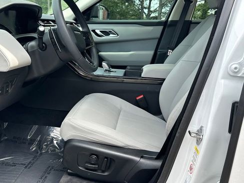 Used 2025 Land Rover Range Rover Velar S AWD/4WD image 9