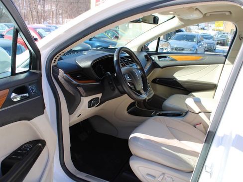 Used 2018 Lincoln MKC Select w/ Select Plus Package image 23