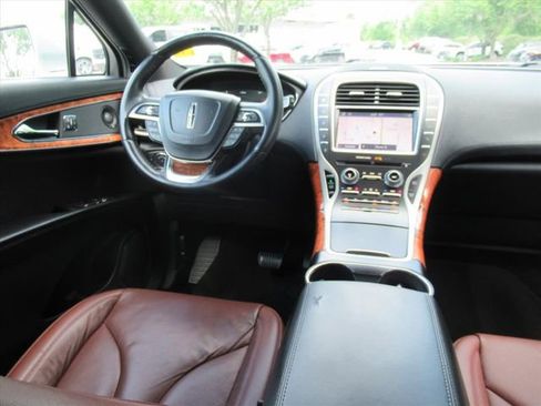 Used 2019 Lincoln Nautilus Reserve FWD image 12