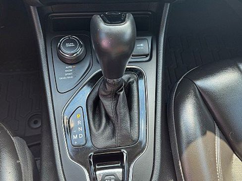 Used 2020 Jeep Cherokee Latitude Plus AWD/4WD image 15
