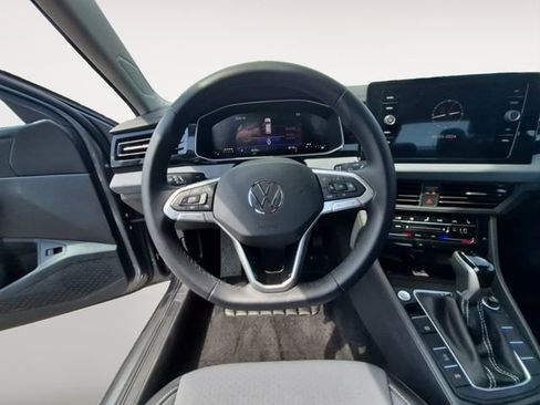 Used 2025 Volkswagen Jetta SE w/ Sunroof Package FWD image 12