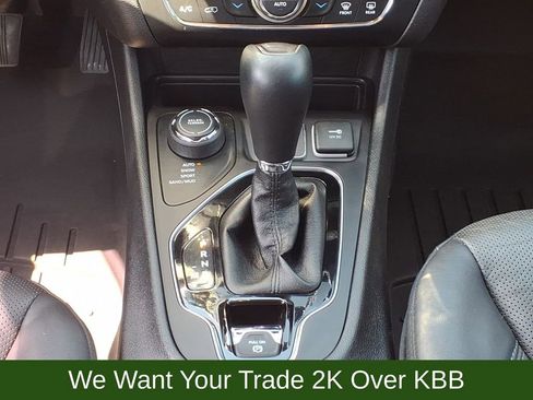 Used 2019 Jeep Cherokee Limited image 18