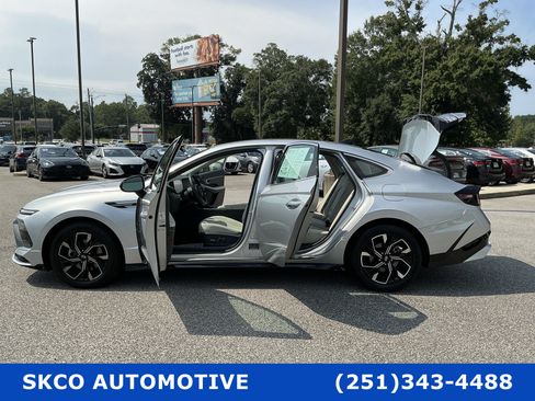 Used 2025 Hyundai Sonata SEL FWD image 31