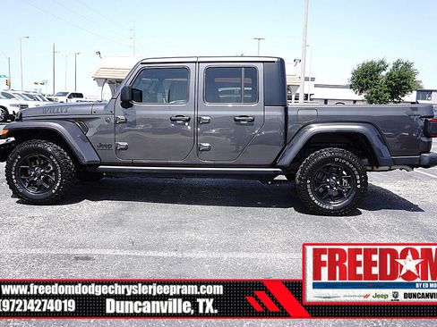 Used 2024 Jeep Gladiator Sport AWD/4WD image 2