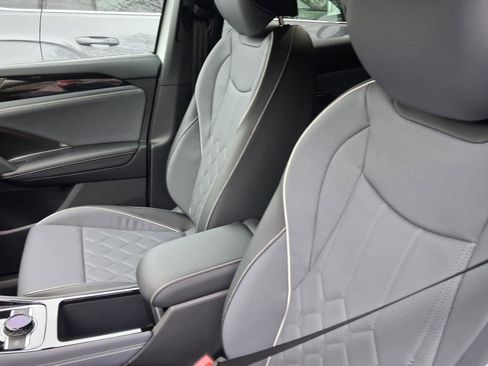 New 2026 Volkswagen Tiguan SEL R-Line AWD/4WD image 15